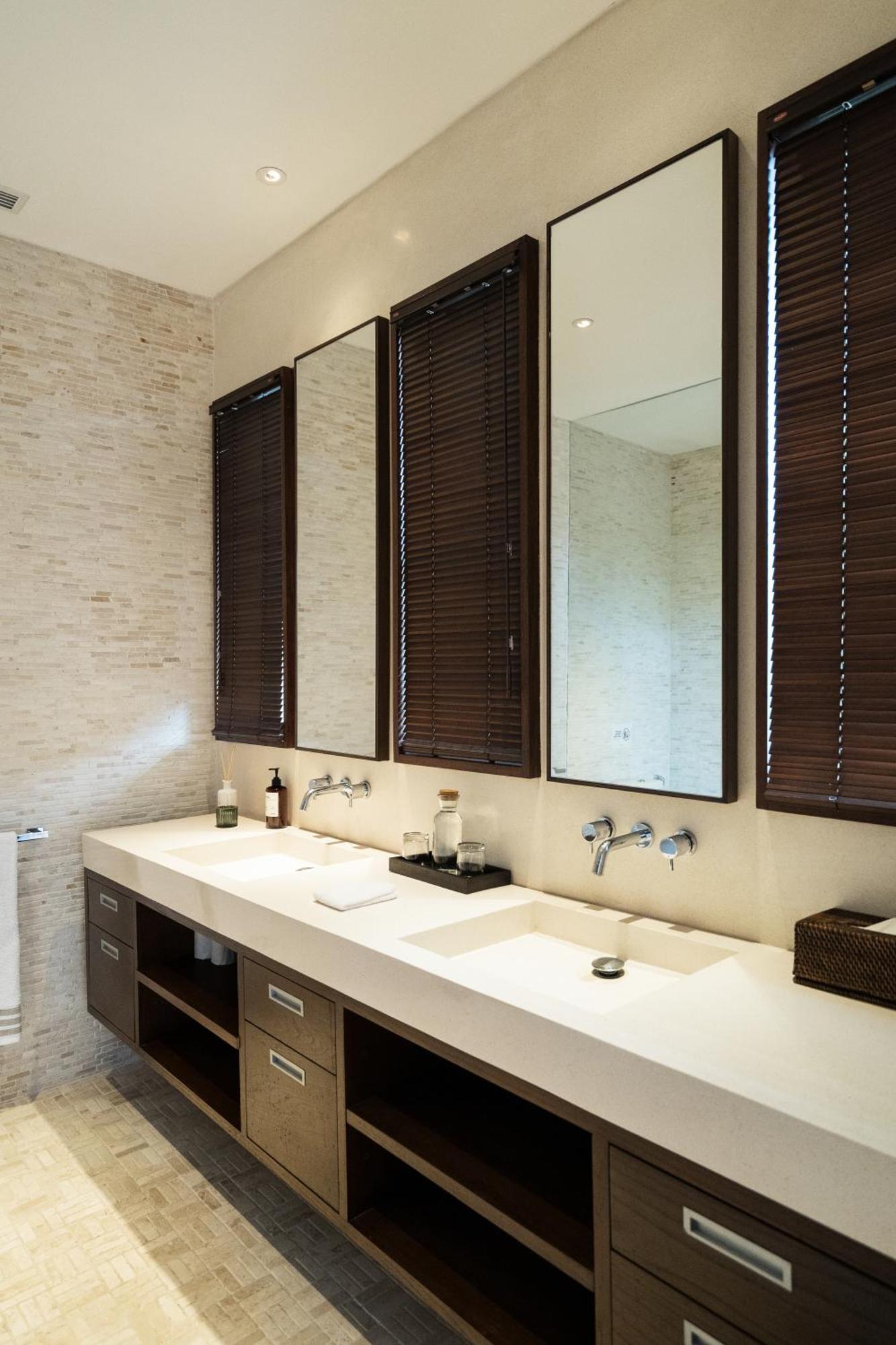 Grand Puri Padi - Prime Location, 25x5 Infinity Pool! Villa